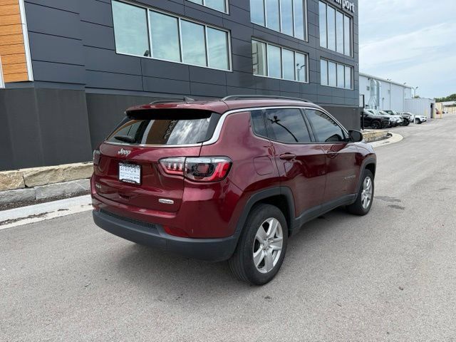 Used 2022 Jeep Compass Latitude w/ Convenience Group AWD/4WD image 3