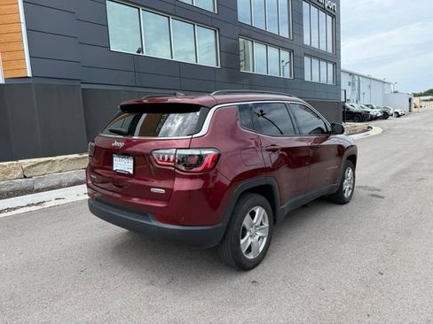 Used 2022 Jeep Compass Latitude w/ Convenience Group AWD/4WD image 3