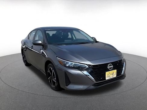 Used 2025 Nissan Sentra SV image 3