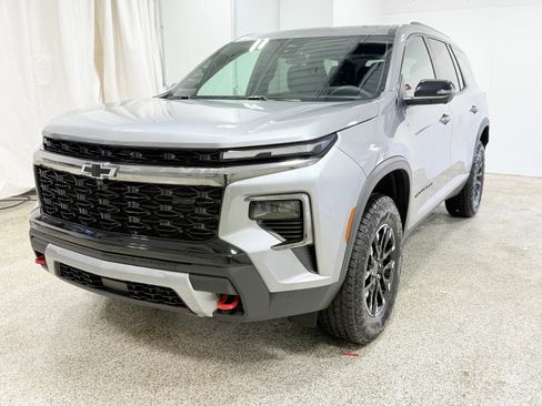 Used 2025 Chevrolet Traverse Z71 w/ Driver Confidence Package image 3