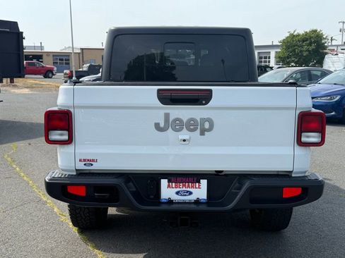 Used 2020 Jeep Gladiator Overland w/ Trailer Tow Package AWD/4WD image 4