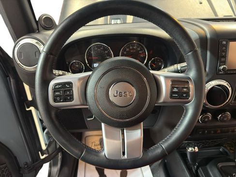 Used 2013 Jeep Wrangler Unlimited Rubicon AWD/4WD image 17