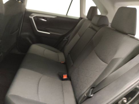 Used 2019 Toyota RAV4 XLE FWD image 18