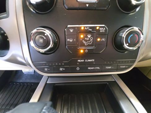 Used 2015 Ford Expedition XLT AWD/4WD image 23