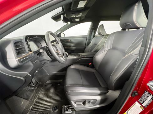 Used 2025 Toyota Crown Signia Limited w/ Advanced Technology Package image 21