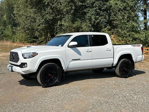 Used 2022 Toyota Tacoma TRD Sport w/ Black Out Package (TMS) AWD/4WD image 34