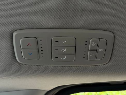 Used 2024 Kia Carnival LX FWD image 33