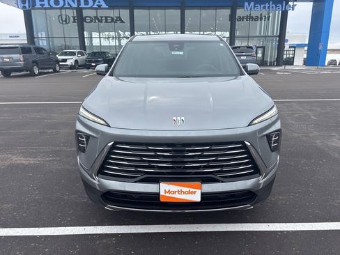 Used 2025 Buick Enclave Preferred image 8