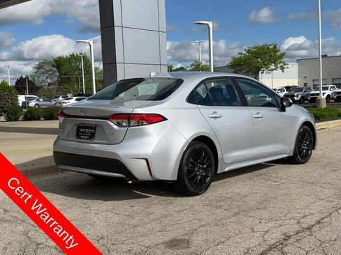 Used 2022 Toyota Corolla LE FWD image 3
