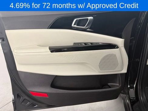 Used 2024 Kia Carnival EX image 31