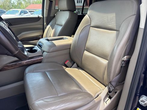 Used 2017 GMC Yukon SLT w/ Premium Edition AWD/4WD image 12