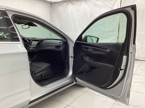 Used 2017 Chevrolet Impala LT w/ Convenience Package image 17