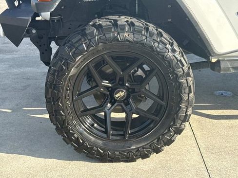 Used 2023 Jeep Wrangler Altitude image 5