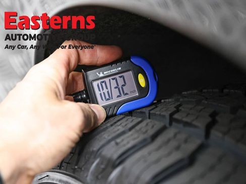 Used 2021 Buick Enclave Essence w/ Sport Touring Edition image 30