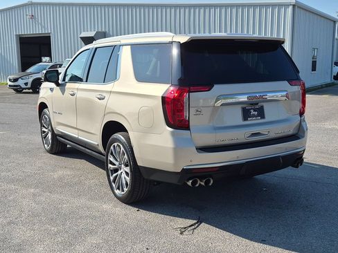 Used 2021 GMC Yukon Denali w/ Denali Premium Package AWD/4WD image 8