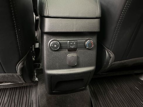 Used 2019 Ford Explorer XLT w/ Equipment Group 202A AWD/4WD image 14