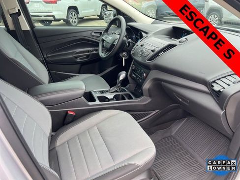 Used 2019 Ford Escape S image 9