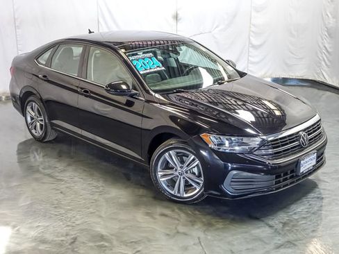 Used 2024 Volkswagen Jetta SE FWD image 6