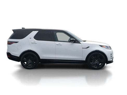 Used 2025 Land Rover Discovery Metropolitan Edition AWD/4WD image 9
