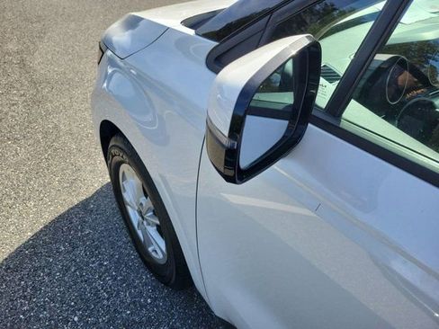 Used 2024 Kia Carnival LX image 18