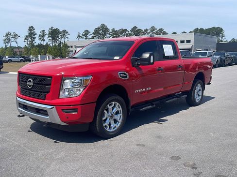 Used 2024 Nissan Titan SV w/ SV Convenience Package AWD/4WD image 3