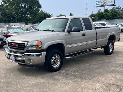 Used 2004 GMC Sierra 2500 SLT w/ Skid Plate Package image 3
