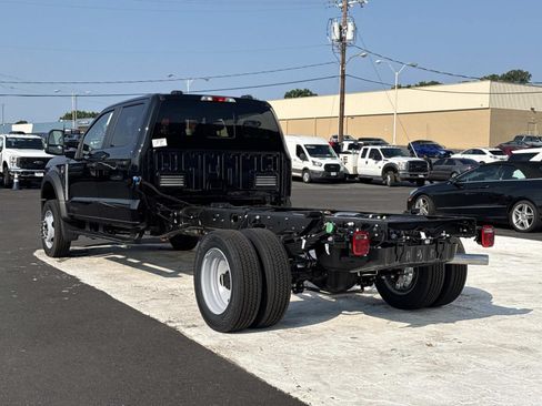 New 2026 Ford F550 4x4 Crew Cab image 5
