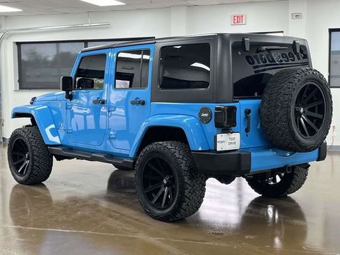 Used 2018 Jeep Wrangler Unlimited Sahara w/ Connectivity Group image 8