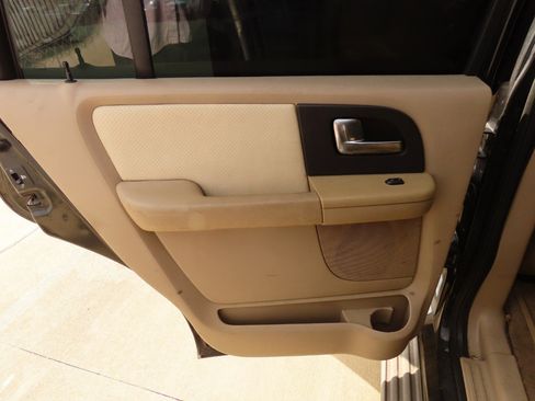 Used 2004 Ford Expedition Eddie Bauer image 16