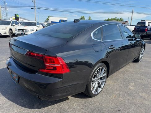 Used 2018 Volvo S90 T5 Momentum w/ Convenience Package FWD image 3