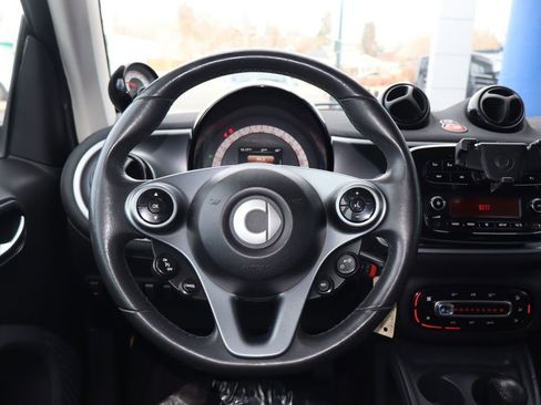 Used 2016 smart fortwo passion image 11
