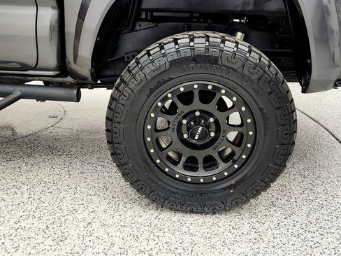 Used 2018 Toyota Tacoma SR5 image 9