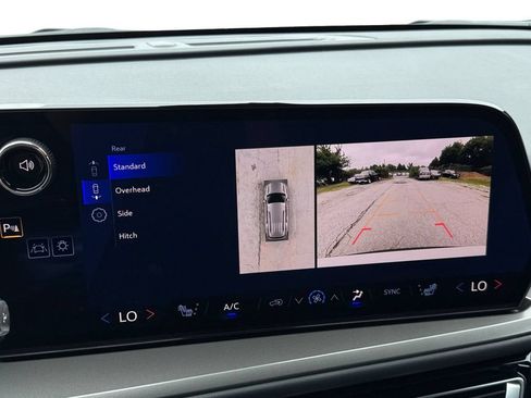 New 2026 Chevrolet Traverse LT w/ Sun and Wheel Package FWD image 15