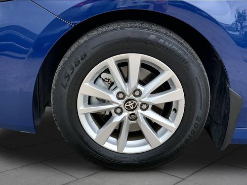 Used 2025 Toyota Camry LE w/ Convenience Package image 10