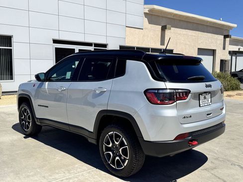 Used 2024 Jeep Compass Trailhawk AWD/4WD image 4