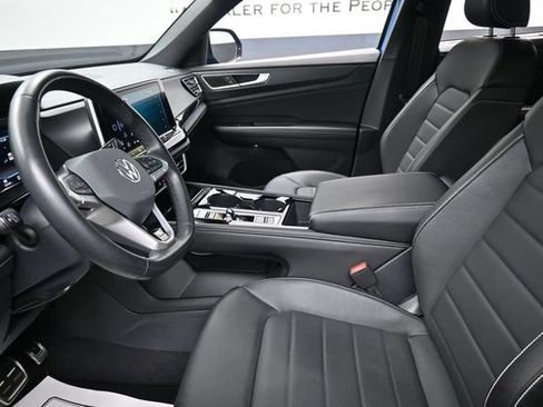 Used 2024 Volkswagen Atlas Cross Sport SEL R-Line AWD/4WD image 16