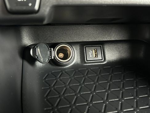 Used 2025 Toyota RAV4 XLE FWD image 27