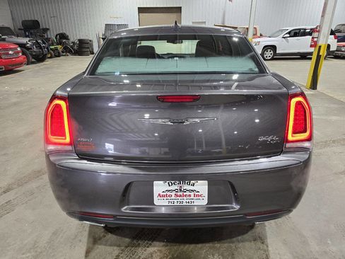 Used 2015 Chrysler 300 S image 9