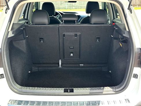 Used 2023 Volkswagen Taos SE w/ Panoramic Sunroof Package FWD image 10