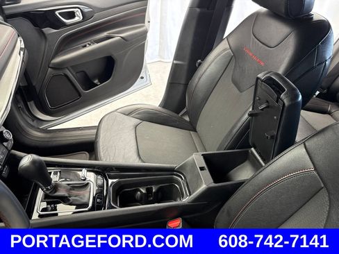 Used 2025 Jeep Compass Trailhawk AWD/4WD image 20