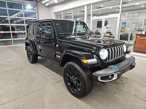Used 2024 Jeep Wrangler Unlimited Sahara w/ Technology Group image 3
