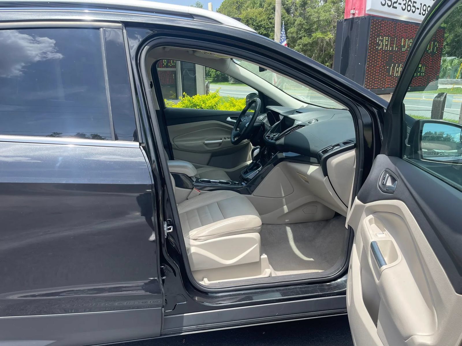 Used 2014 Ford Escape Titanium FWD image 16