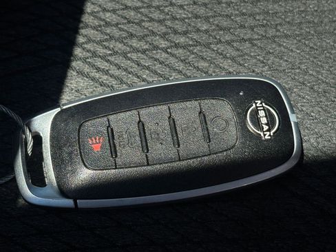 Used 2025 Nissan Rogue SV FWD image 27