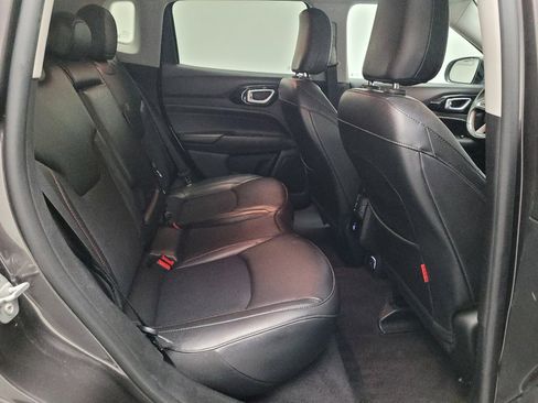 Used 2022 Jeep Compass Trailhawk w/ Trailhawk Convenience Group AWD/4WD image 19