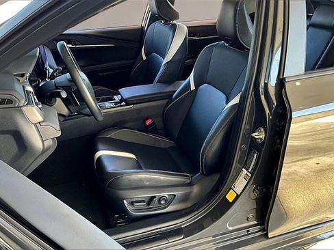 Used 2025 Toyota Camry SE image 18