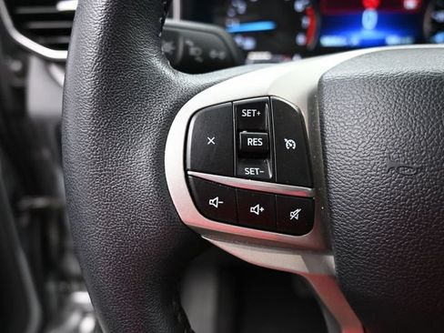 Used 2024 Ford Explorer XLT w/ Equipment Group 202A AWD/4WD image 18