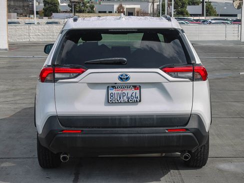 Used 2021 Toyota RAV4 LE image 8