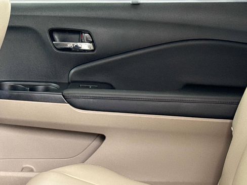 Certified 2021 Honda Pilot Touring image 17