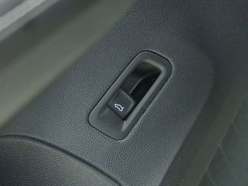 New 2026 Volkswagen Atlas SE FWD image 32