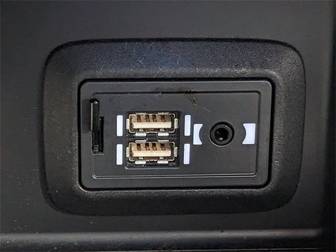 Used 2021 Toyota Venza Limited image 24